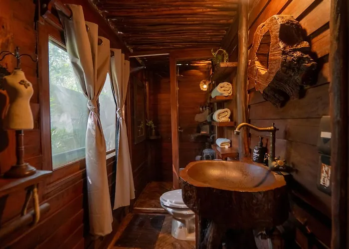 Lodge Anand Ecoaldea