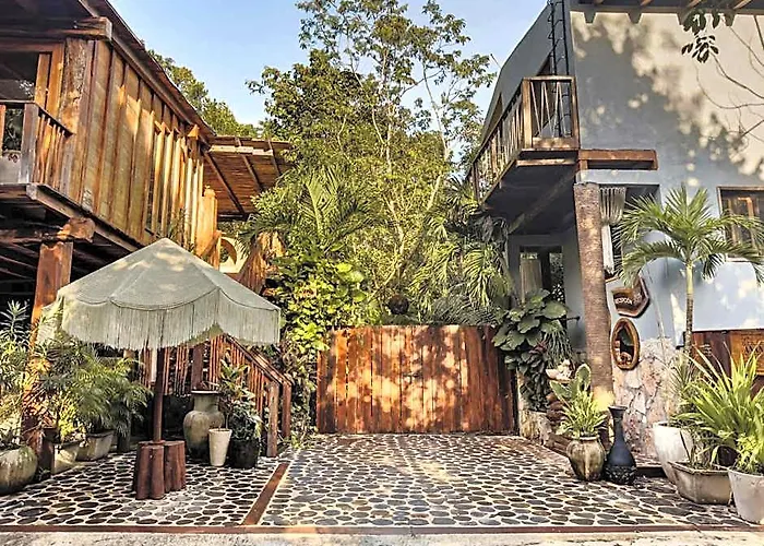 Lodge Anand Ecoaldea