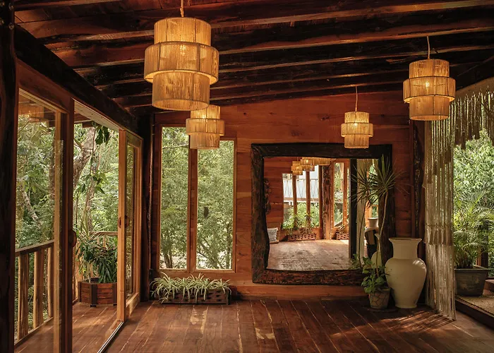 Lodge Anand Ecoaldea *