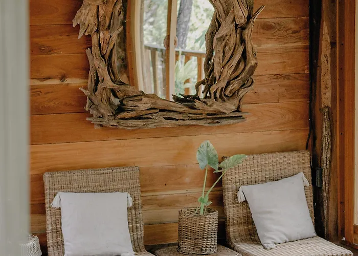 Lodge Anand Ecoaldea *